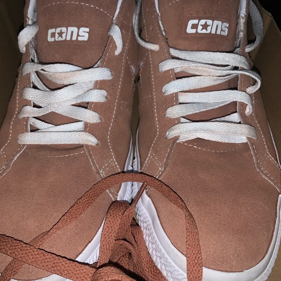 Converse size 10 men's or  11.5 woman's only worn once - Picture 4 of 4